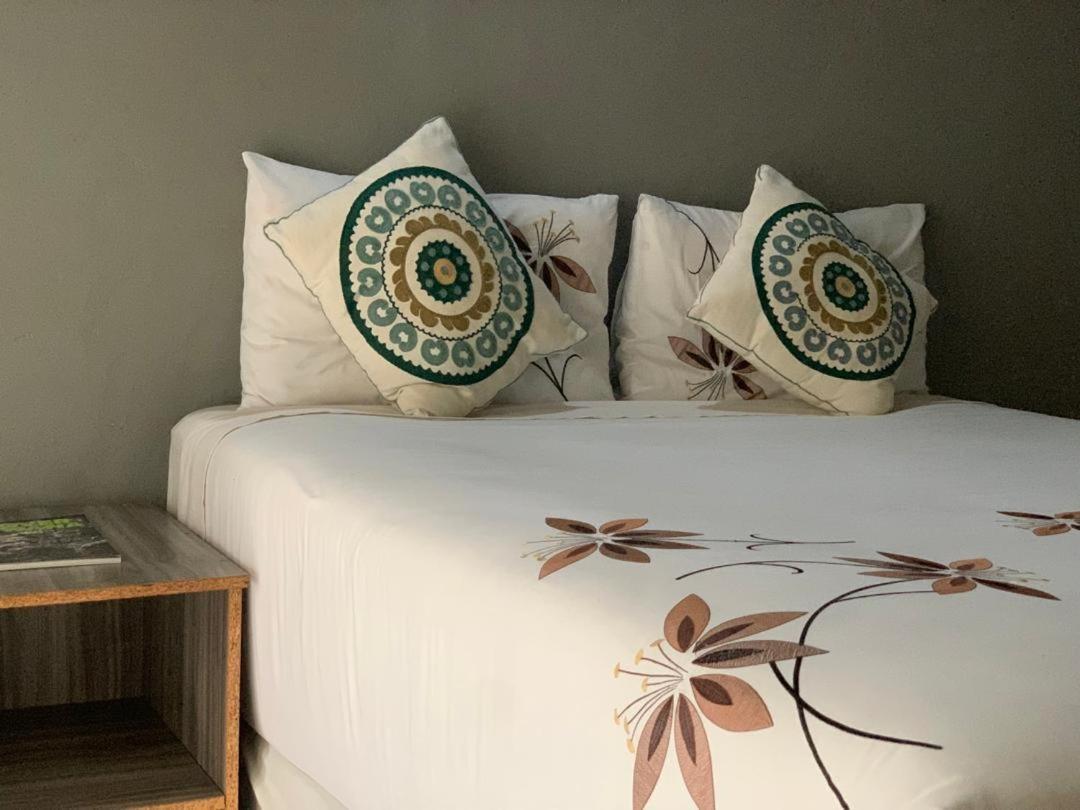 Jungle Breeze Home Stay Kasane Luaran gambar